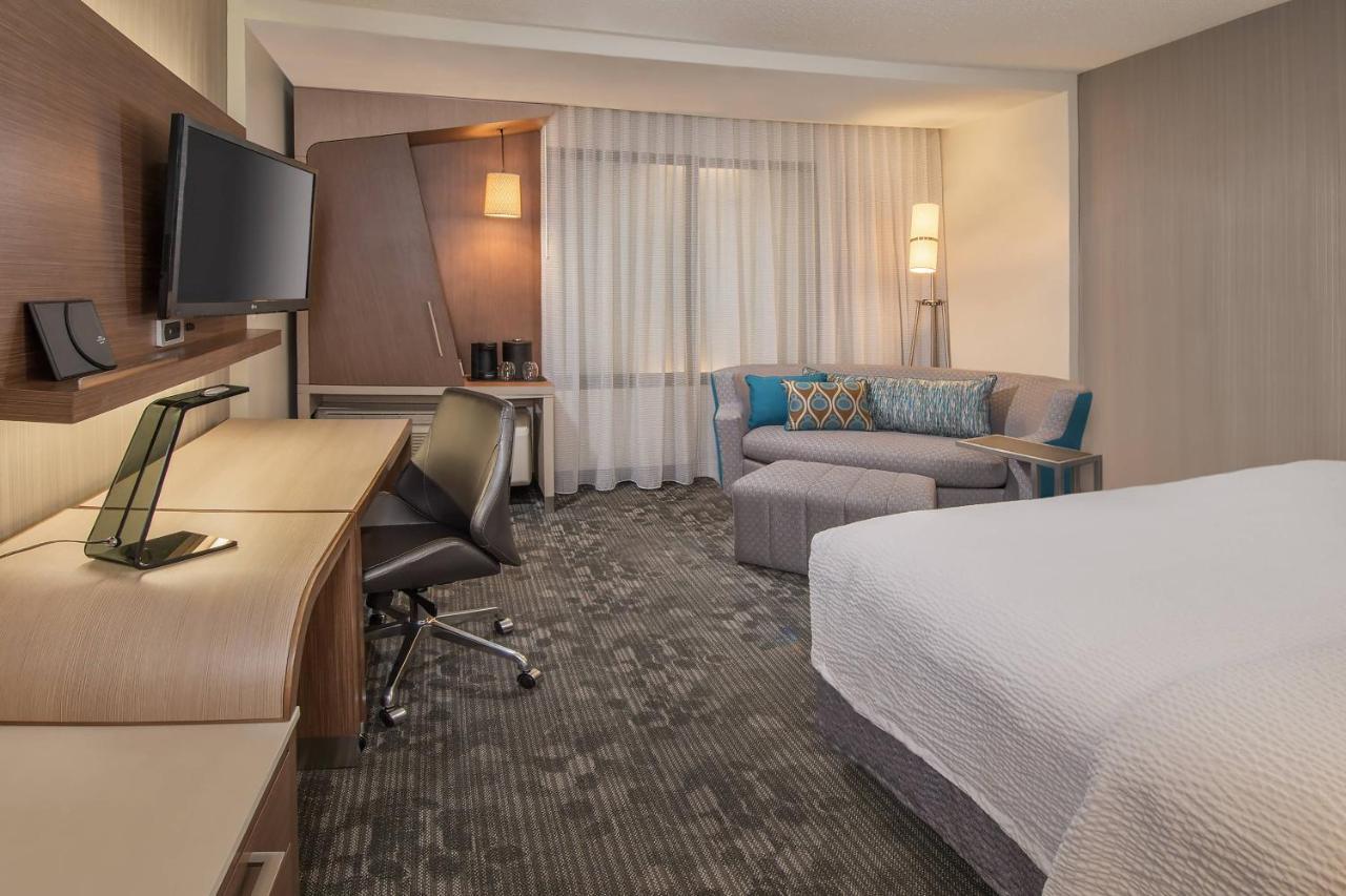 Courtyard By Marriott New York Queens, Jamaica Exterior foto